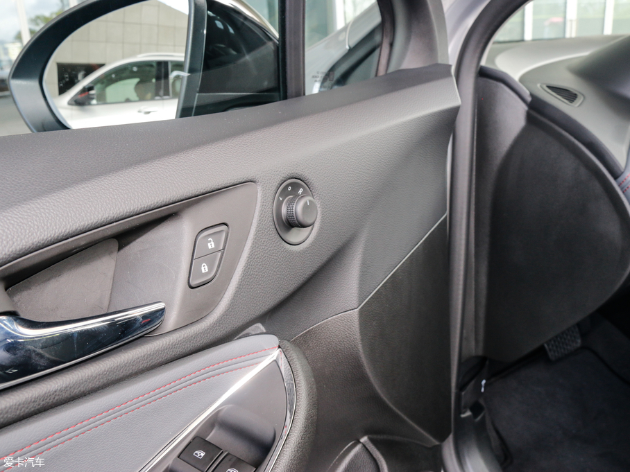 2018�����Ɲ���� Redline 330T �p�x���I�h��