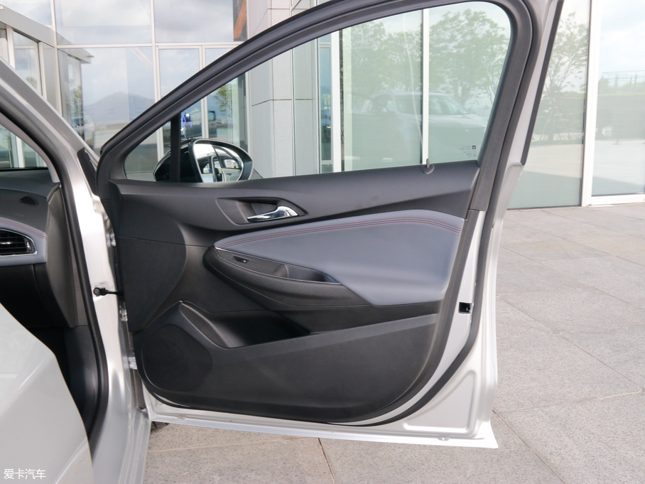 2018�����Ɲ���� Redline 330T �p�x���I�h��