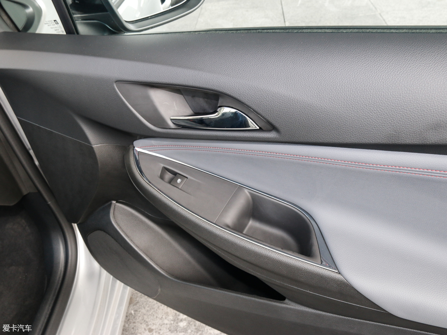 2018�����Ɲ���� Redline 330T �p�x���I�h��