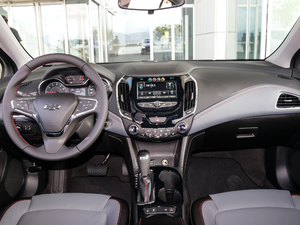 2018款Redline 330T 双离合领锋版 内饰全景
