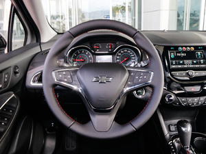 2018款Redline 330T 双离合领锋版 方向盘