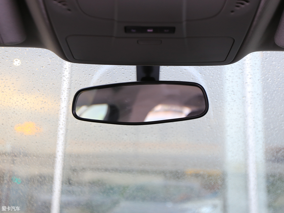 2018���~�J�� 1.5T �ԄӺ��A��