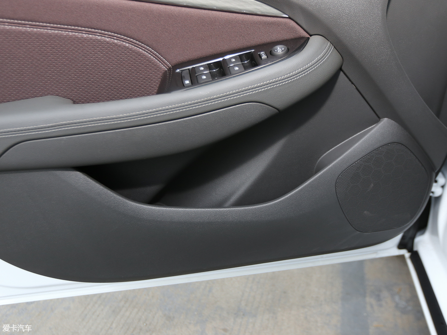 2018���~�J�� 1.5T �ԄӺ��A��