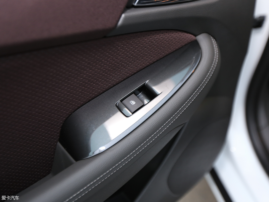 2018���~�J�� 1.5T �ԄӺ��A��