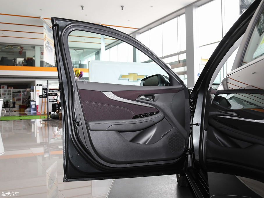 2018���~�J�� 1.5T �ԄӺ��A��