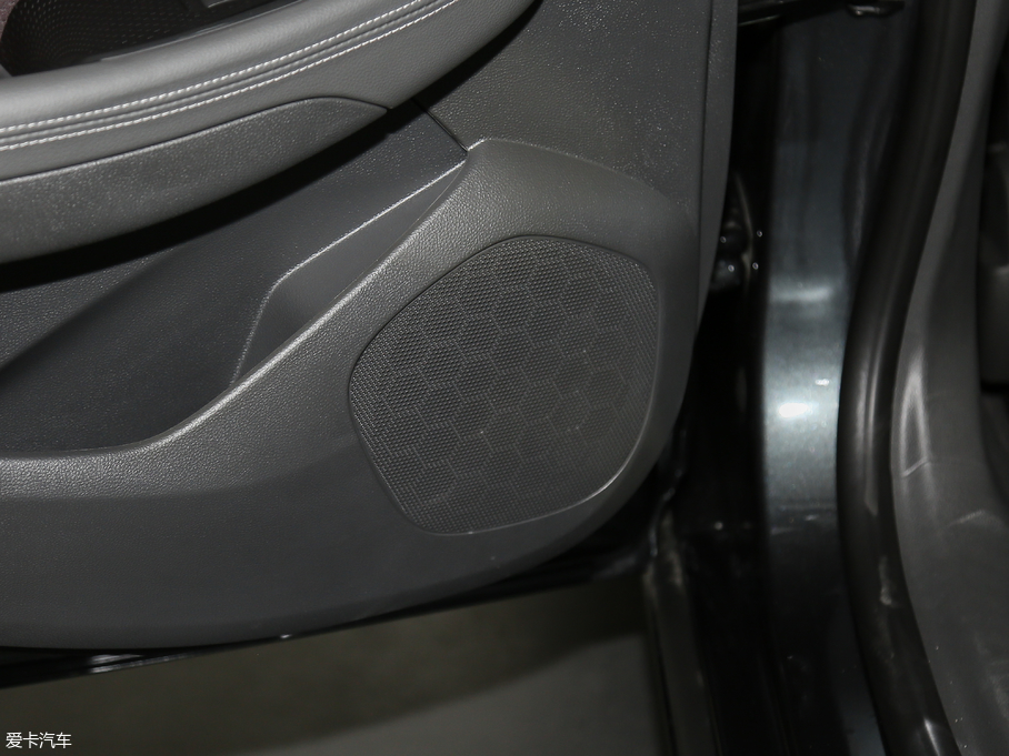 2018���~�J�� 1.5T �ԄӺ��A��