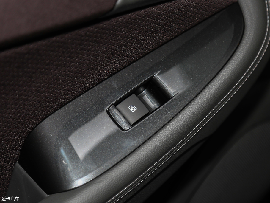 2018���~�J�� 1.5T �ԄӺ��A��