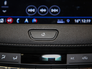 2018款28T 四驱领先型 中控区