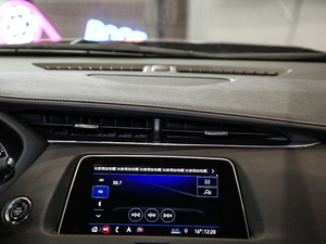 2018款28T 四驱领先型 中控区