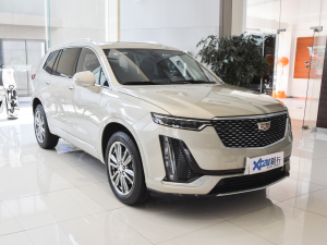 2022款2.0T 四驱豪华型 7座 右前45度