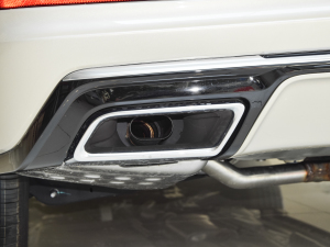 2022款2.0T 四驱豪华型 7座 排气管
