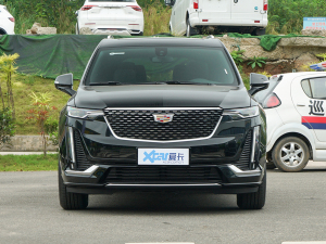 2022款2.0T 两驱风尚型 7座 正前