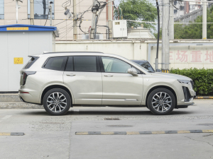 2022款2.0T 四驱铂金型 6座 正侧（右）