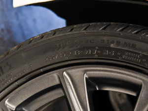 2022款28T 原神联名限量版 轮胎尺寸