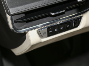 2023款28T 豪华型 驻车制动器
