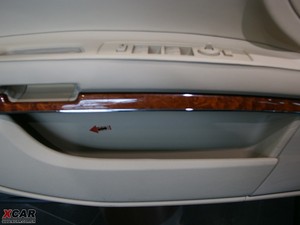 2010款3.6L 运动版 前门储物空间