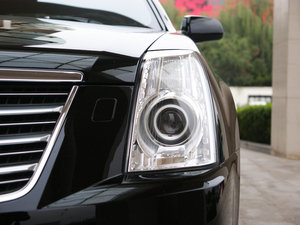 2010款3.0L 豪华版 大灯