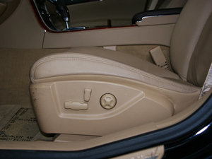 2010款3.0L 豪华版 主驾驶座椅调节