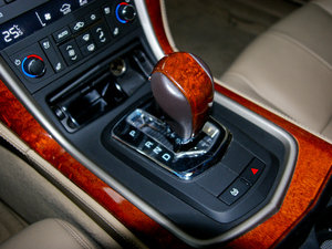 2010款3.0L 豪华版 换挡杆