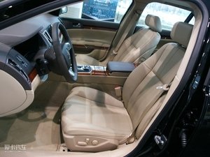 2010款3.0L 精英版 前排空间