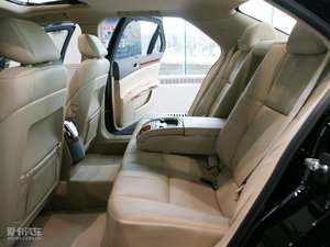 2010款3.0L 精英版 后排空间