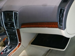 2010款3.6L 运动版 手套箱