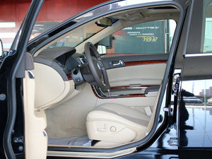 2011款2.0T 精英版 前排空间