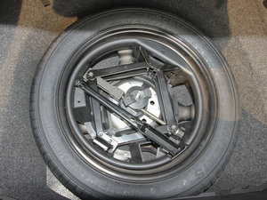 2011款2.0T 豪华版 备胎