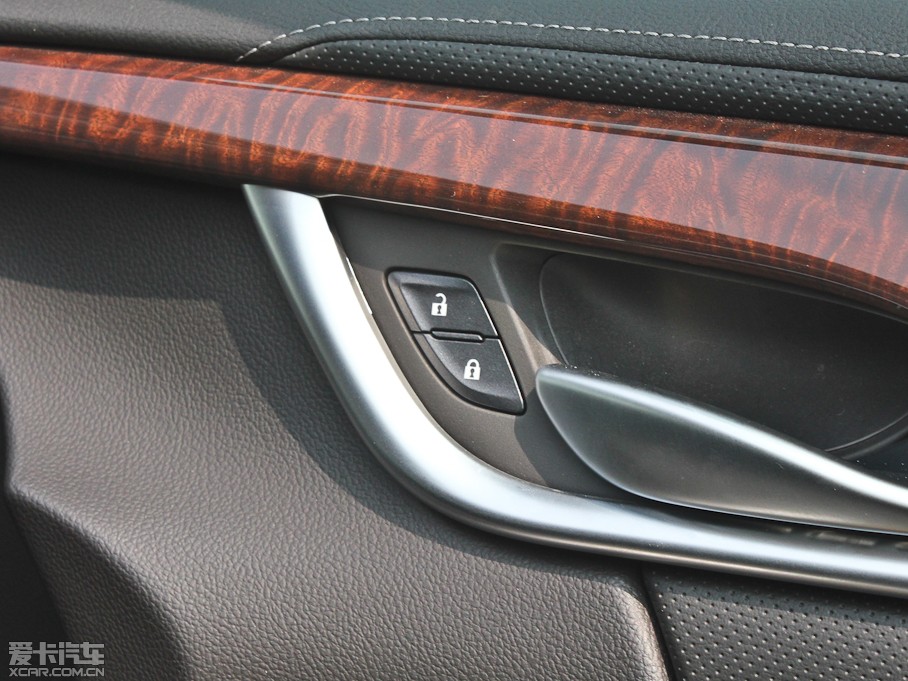 2013��P������XTS 28T ���A��