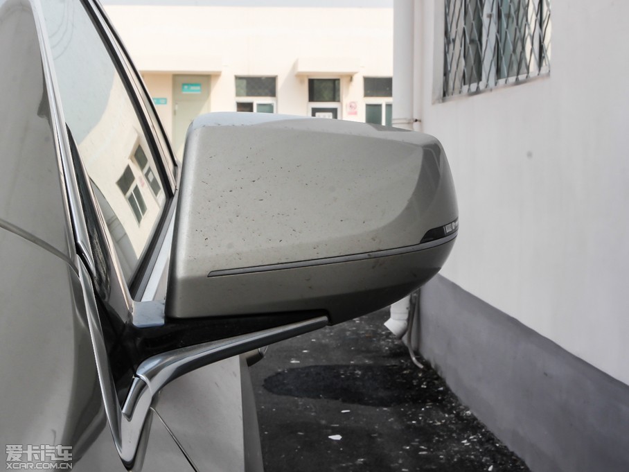 2013��P������XTS 28T �I�Ȱ�