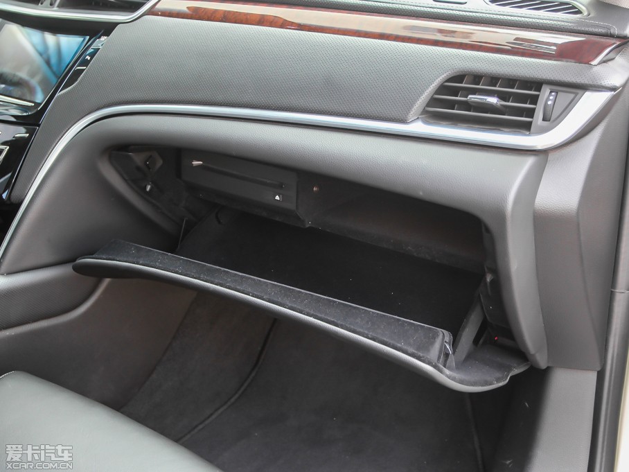 2013��P������XTS 28T �I�Ȱ�