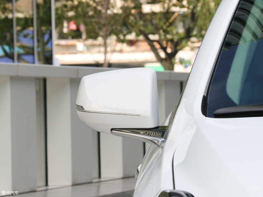 2018��P������XTS 28T ���A��