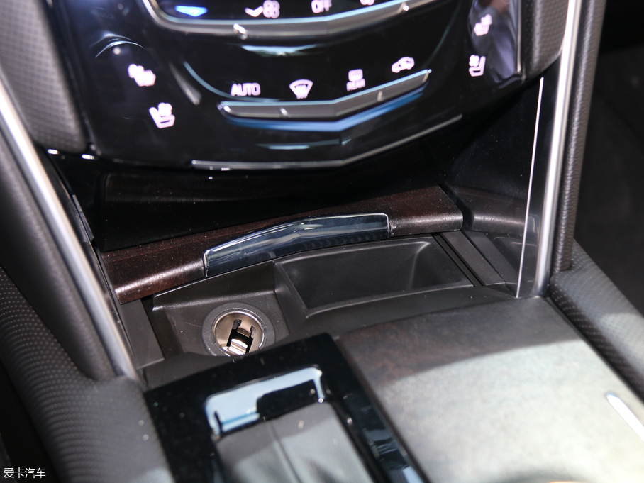 2018��P������XTS 28T ���A��