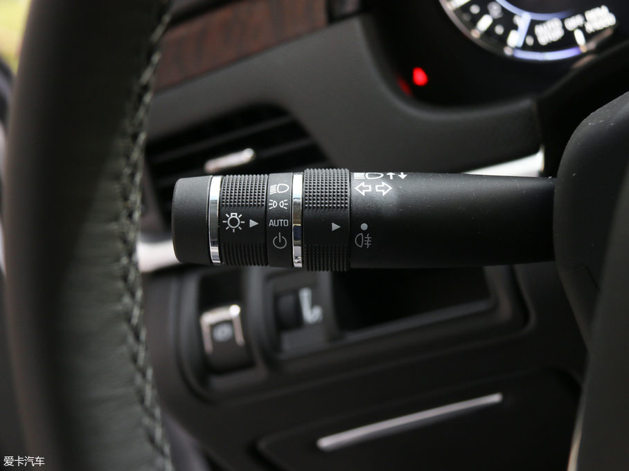 2018��P������XTS 28T ���A��