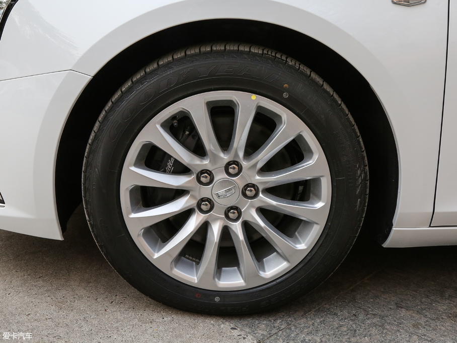 2018��P������XTS 28T ���A��