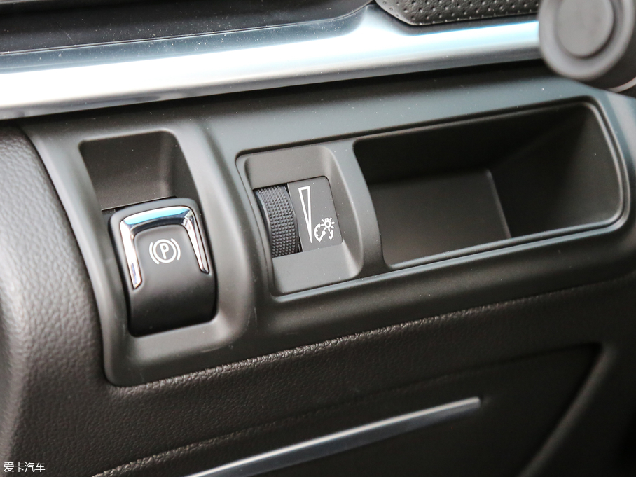 2018��P������XTS 28T ���A��