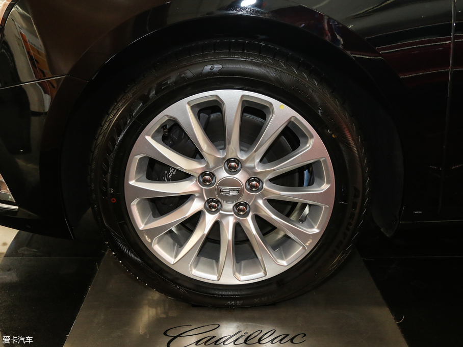 2018��P������XTS 28T ���A��