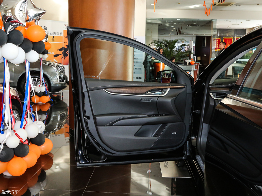 2018��P������XTS 28T ���A��