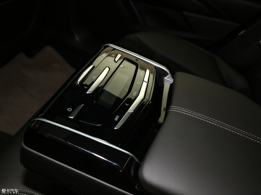 2018��P������XTS 28T ���A��