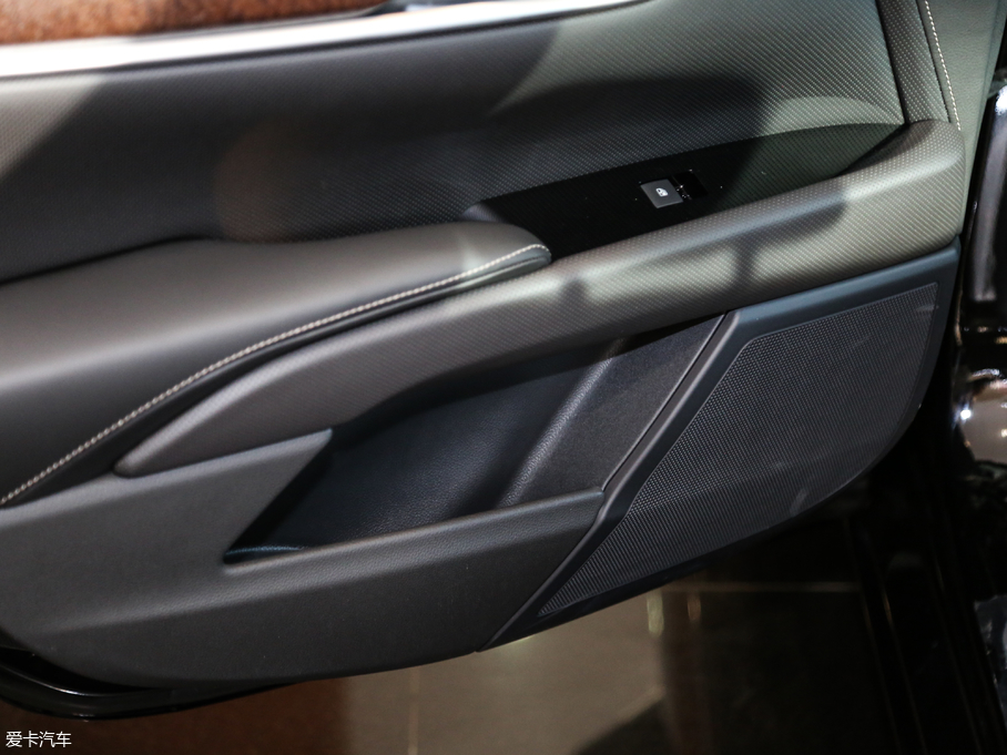 2018��P������XTS 28T ���A��