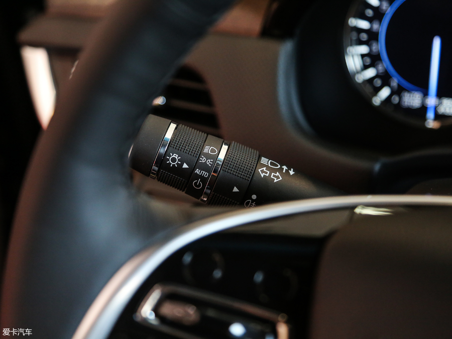 2018��P������XTS 28T ���A��