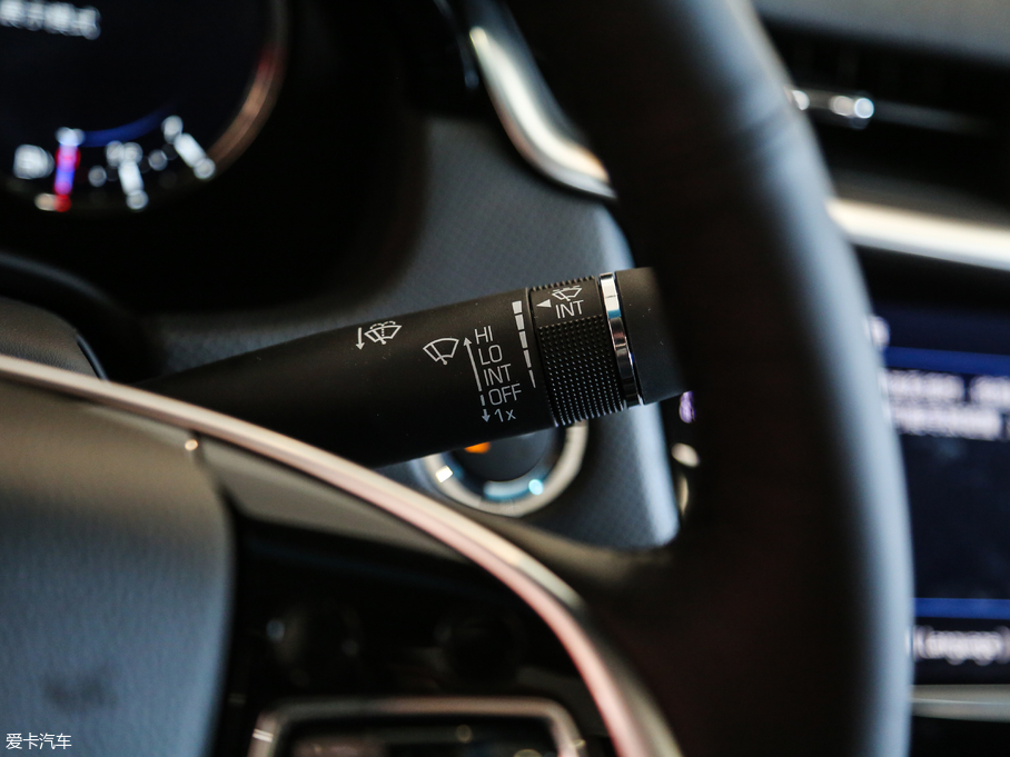 2018��P������XTS 28T ���A��