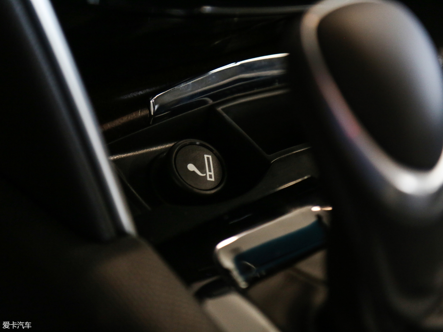 2018��P������XTS 28T ���A��