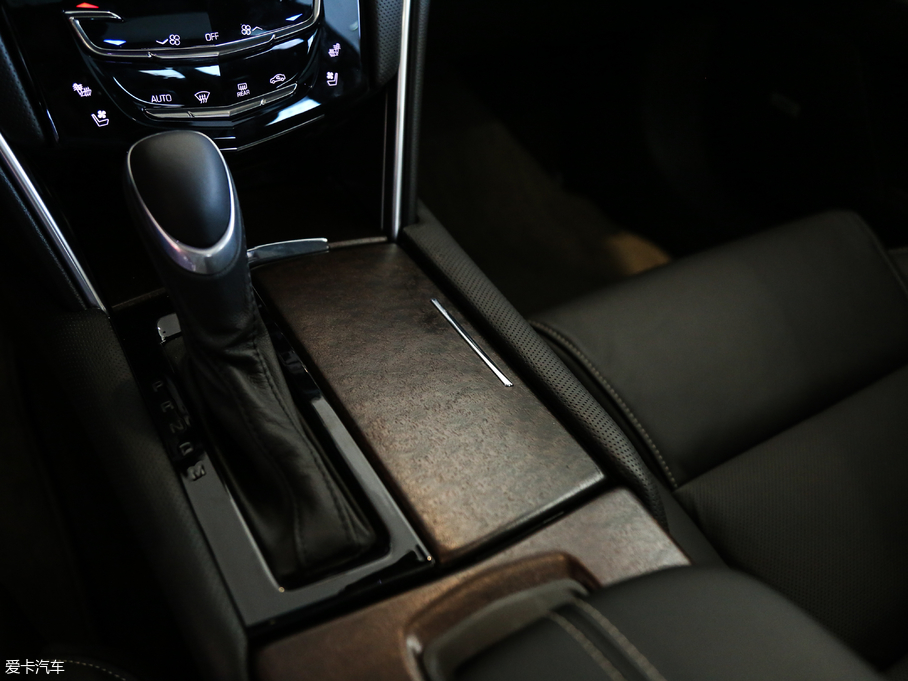 2018��P������XTS 28T ���A��