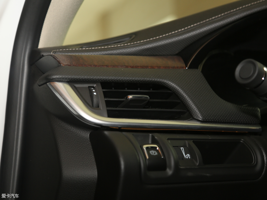 2018��P������XTS 28T ���A��