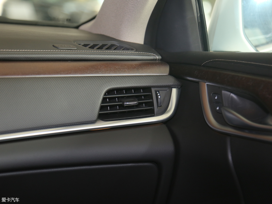 2018��P������XTS 28T ���A��