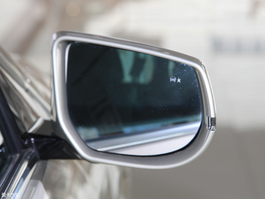 2018��P������XTS 28T ���A��