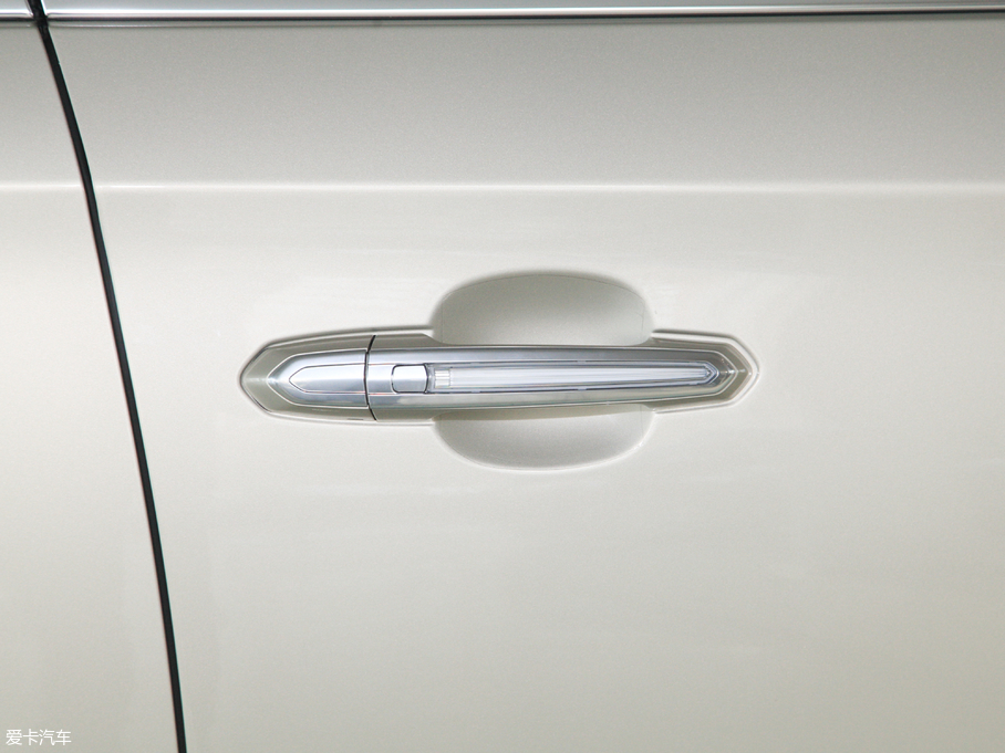 2018��P������XTS 28T ���A��