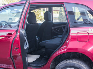 2013款1.6L 5门手动舒适版 后排座椅放倒