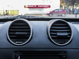 2013款1.6L 5门手动舒适版 空调出风口